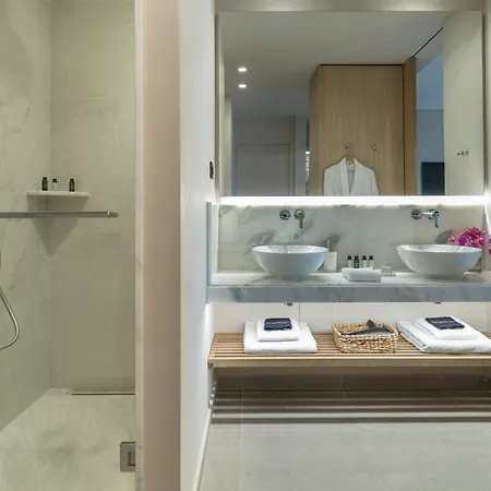 Heromylos And Айи-Апостоли