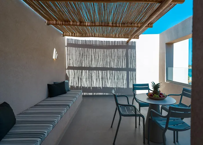 Heromylos And Айи-Апостоли